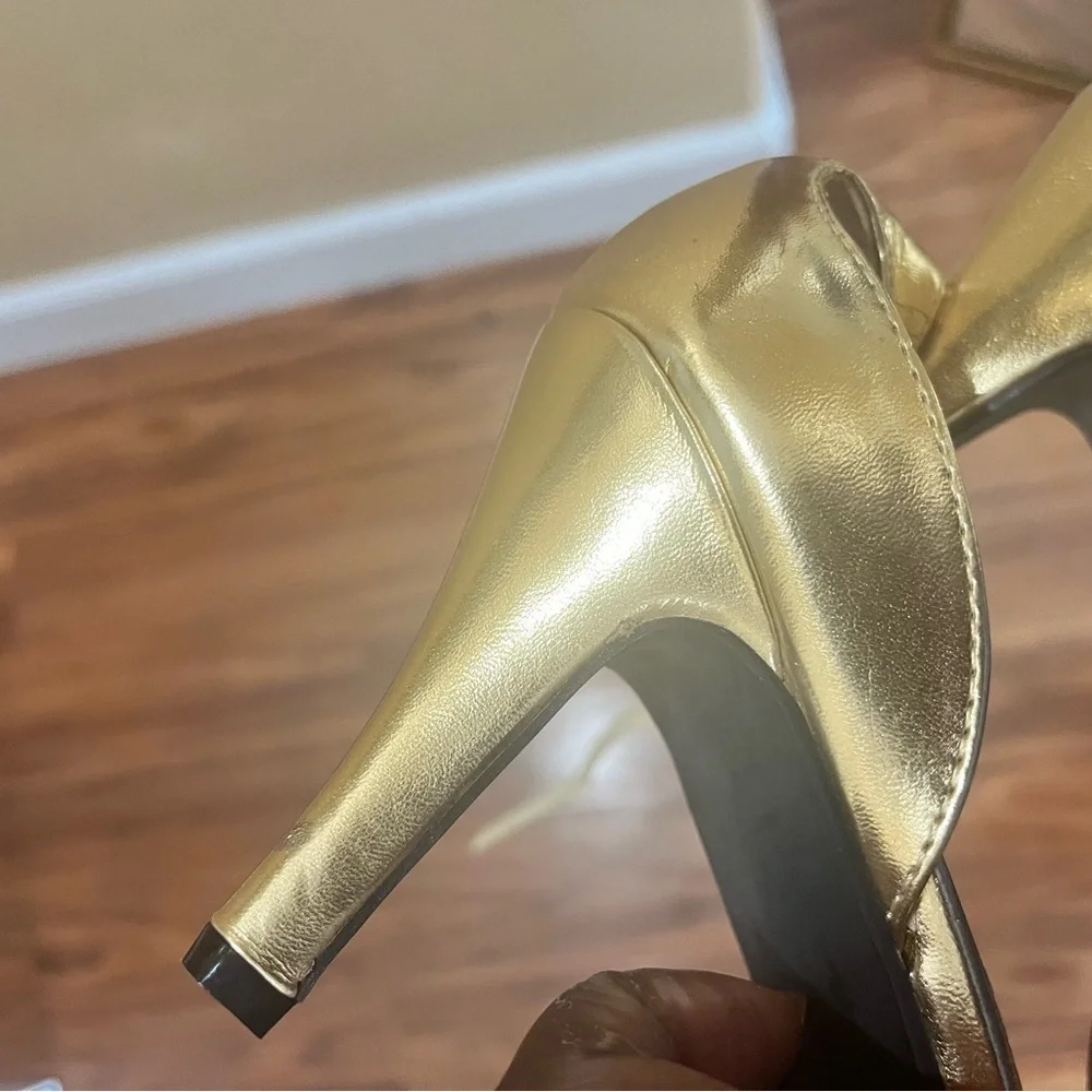 Elegant vintage Gold Women's closed toe Boston design Heels pumps